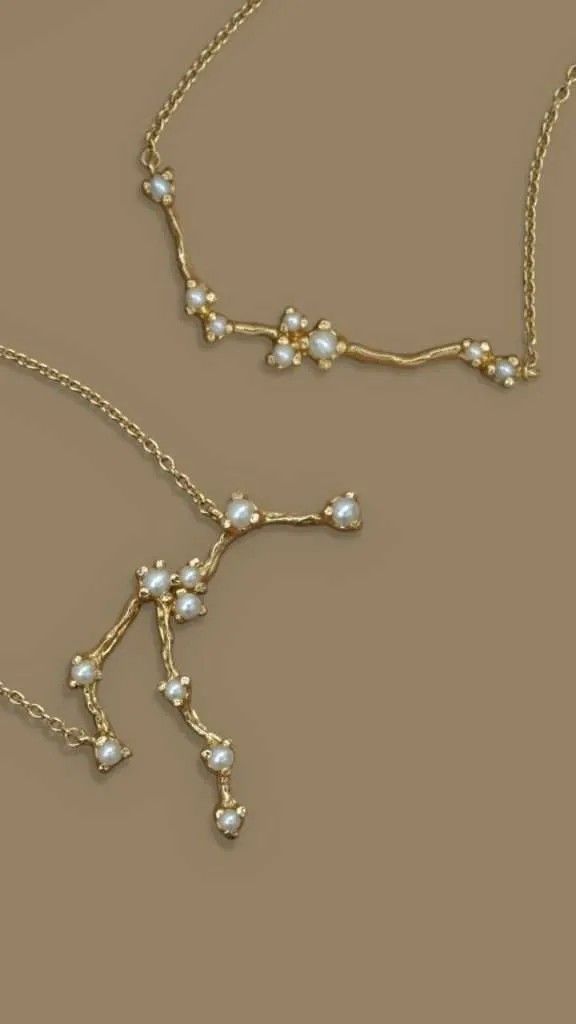 Ожерелья со знаком зодиака Star Child от Pacharee, как они были показаны в сериале Ожерелья со знаком зодиака Star Child от Pacharee, как они были показаны в сериале