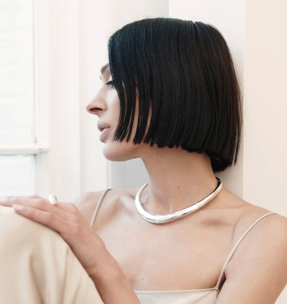 Афина Кальдероне — дизайнер, автор и основатель бренда, а здесь — модель для капсульной коллекции с John Hardy 