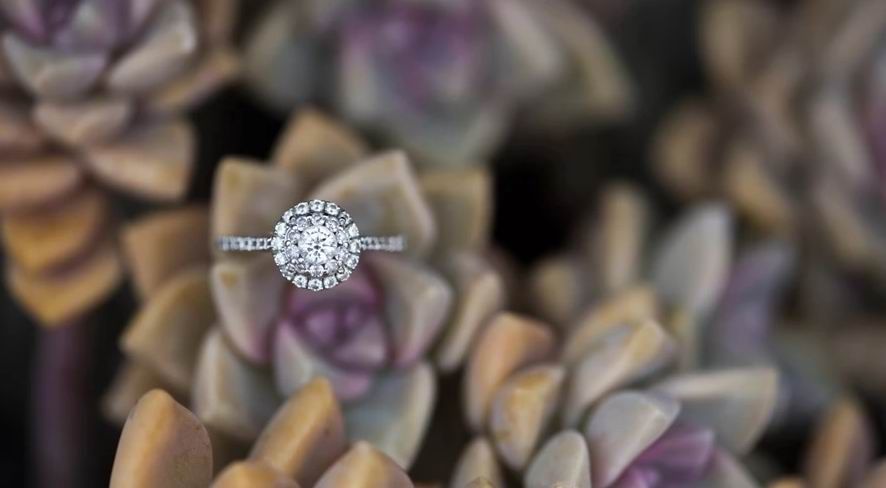   Не самое скромное помолвочное кольцо