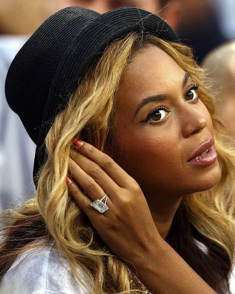 Почему помолвочное кольцо с бриллиантом огранки изумруд так популярно, ч. 2