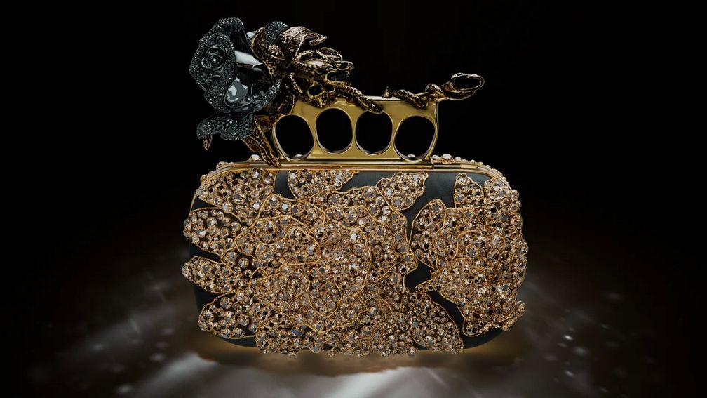 Клатч McQueen Knuckle: драгоценное бунтарство