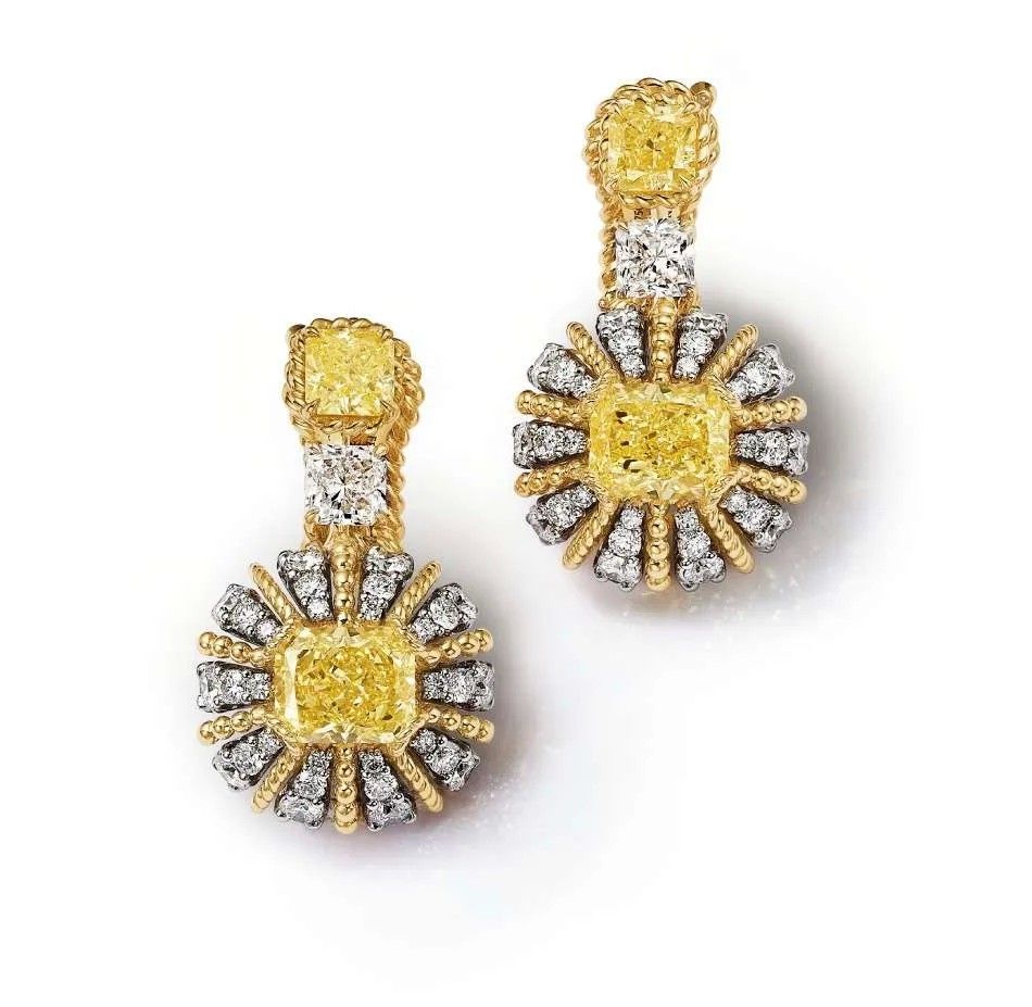 Серьги Urchin Fancy Intense Yellow Diamond из платины и 18-каратного желтого золота с бриллиантами насыщенного желтого цвета весом более 4 карат и желтыми и белыми бриллиантовыми акцентами