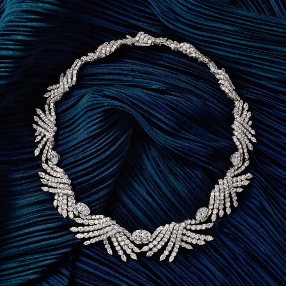 Ожерелье Wave Diamond из 18-каратного белого и желтого золота с бриллиантами общим весом более 10 карат