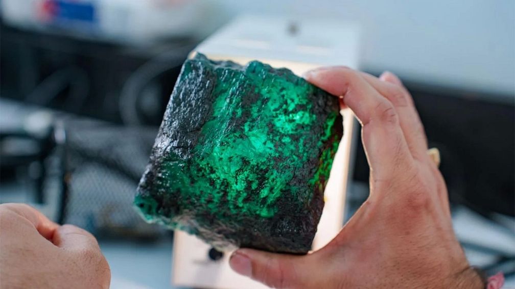 Изумруд весом 6620 карат. Фото: Grizzly Mining