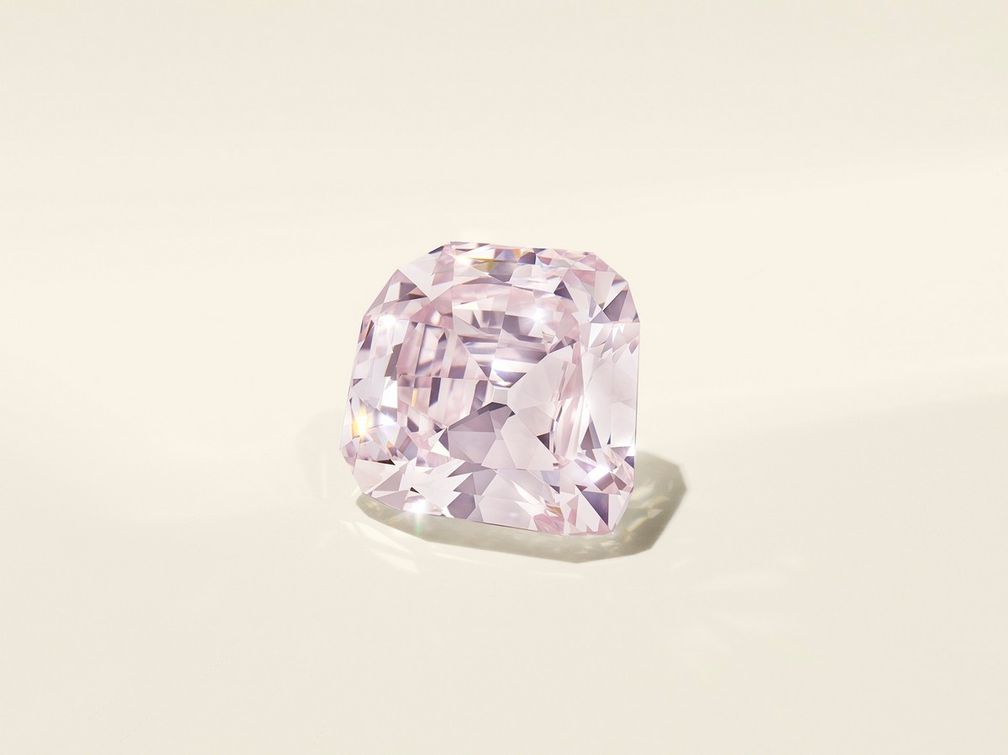 Бриллиант фантазийного пурпурно-розового цвета модифицированной огранки «воздушный змей» весом 10,38 карата