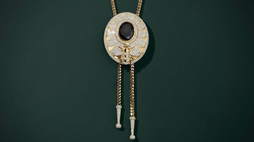 В центре кулона — черный бриллиант весом 14,46 карата