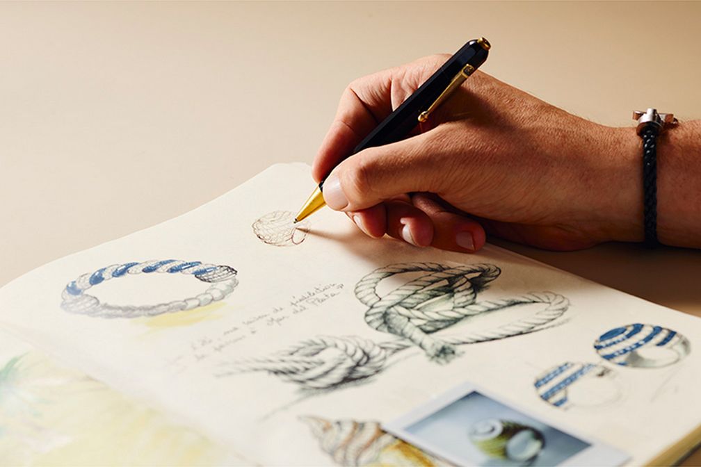 Парусный спорт — один из столпов дизайна Fred. В ювелирном наборе Endless Horizon натянутые линии парусных канатов и тросов интерпретируются резным лазуритом и горным хрусталем (на фото выше)