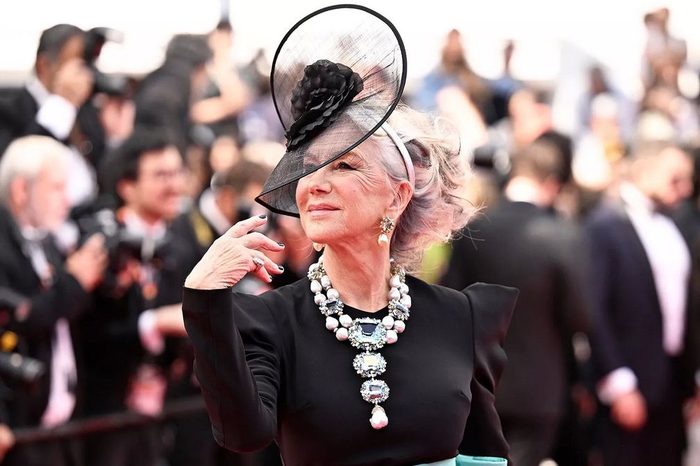 Хелен Миррен носит потрясающее ожерелье на Каннском кинофестивале Хелен Миррен носит потрясающее ожерелье на Каннском кинофестивале