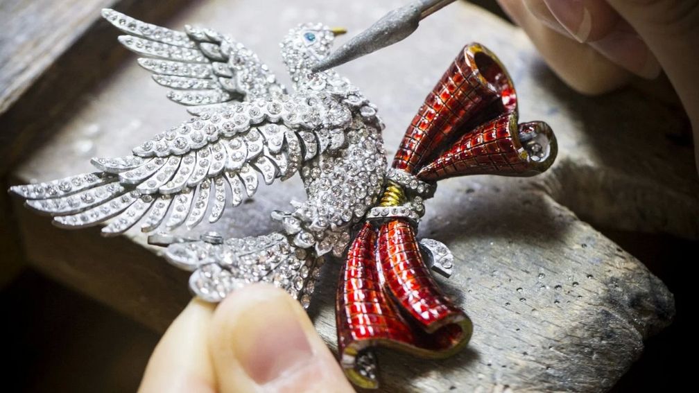 Изделие от Van Cleef & Arpels, выполненное в запатентованной технологии Mystery Setting