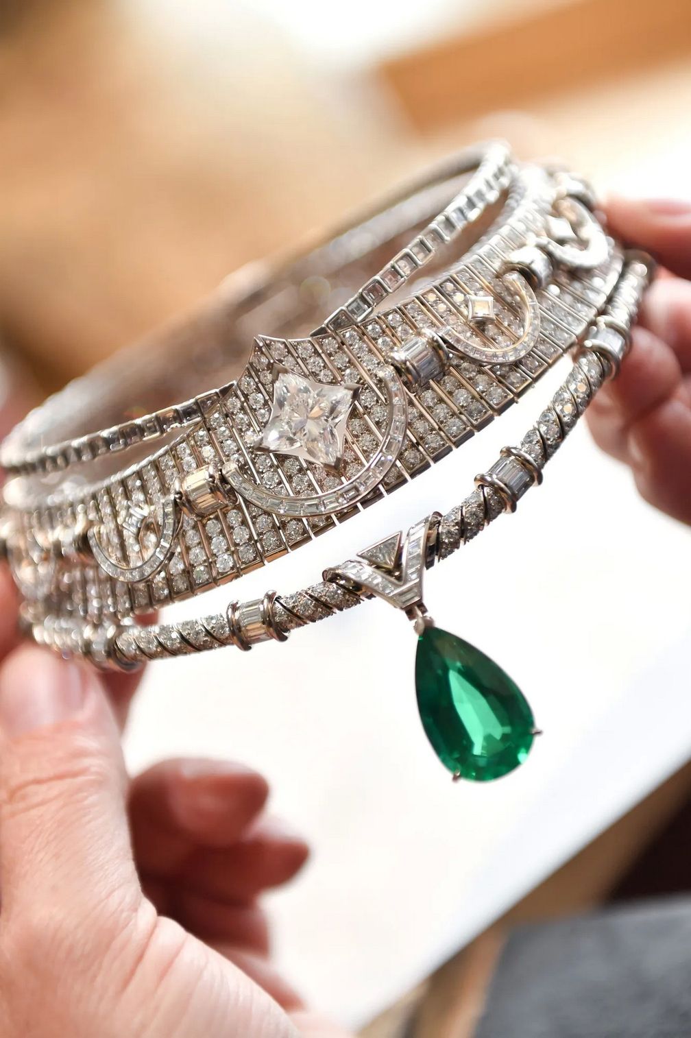 В мастерской Louis Vuitton на Вандомской площади во Франции В мастерской Louis Vuitton на Вандомской площади во Франции