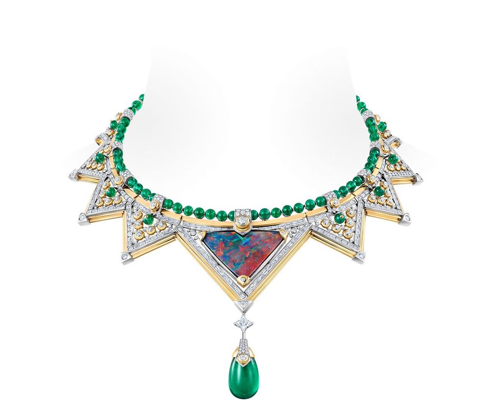 Ожерелье Savoir. Предоставлено Louis Vuitton Ожерелье Savoir. Предоставлено Louis Vuitton