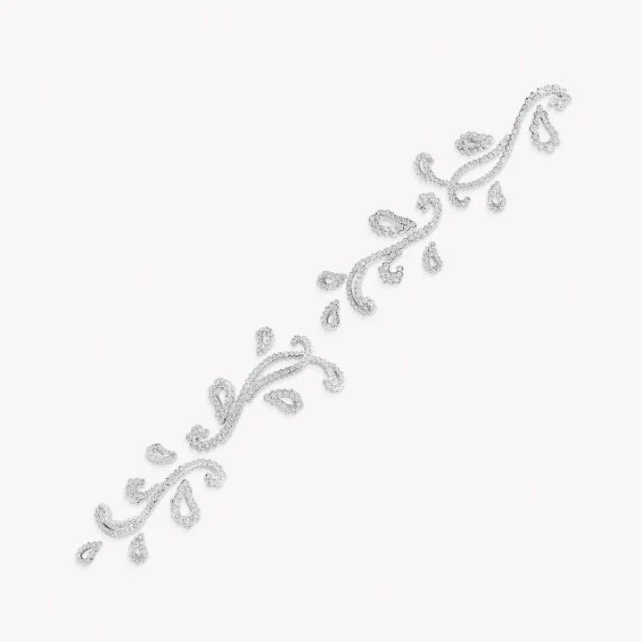 Бриллиантовые татуировки для бровей Рианны от Sartoro, созданные в 2024 году