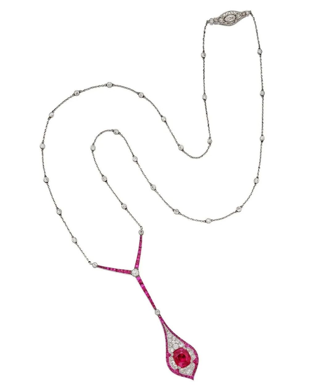 Сотуар от Marcus and Co с рубинами и бриллиантами из поместья Эмили Вандербильт Уэйд. Предоставлено Sotheby’s