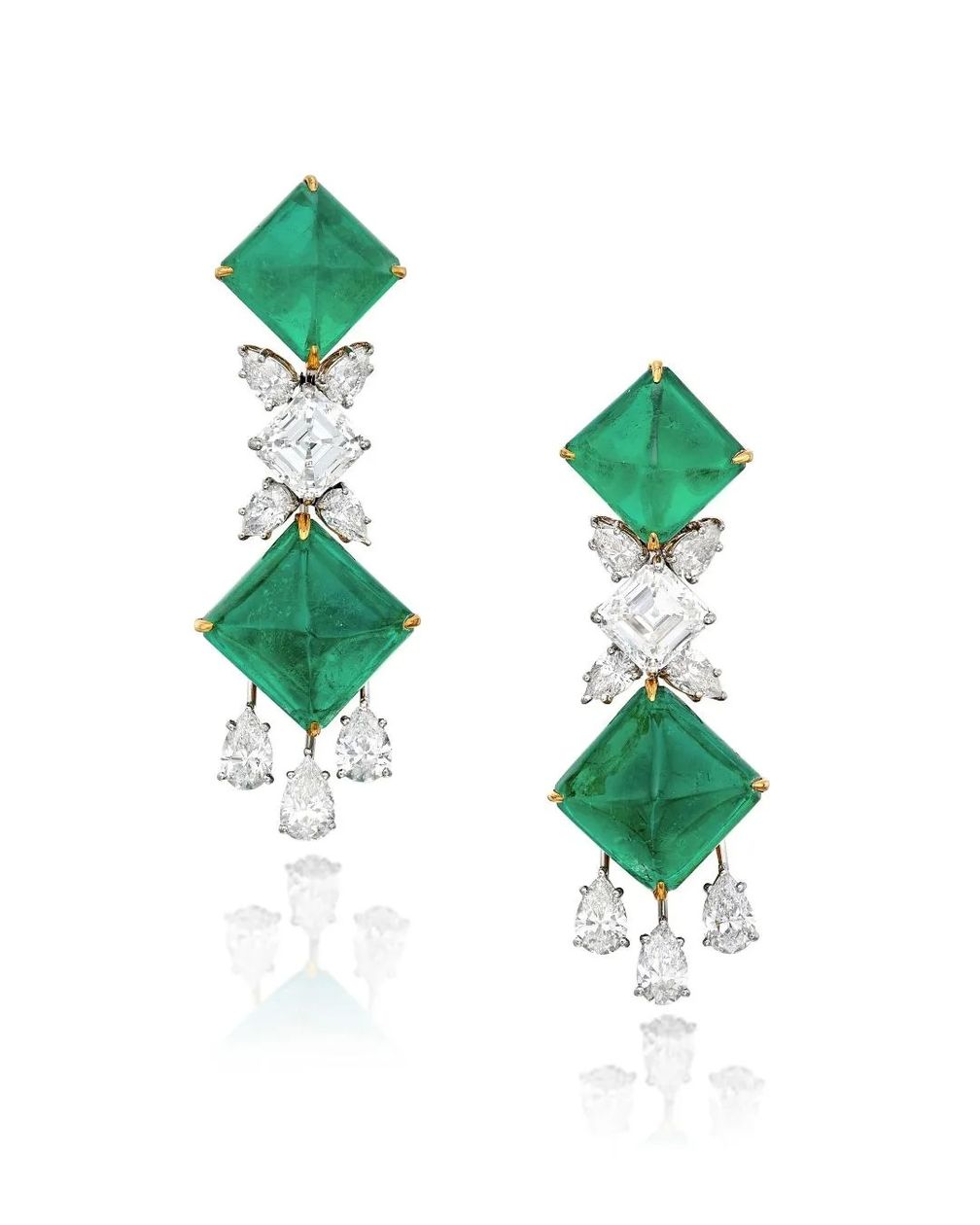 Серьги-клипсы от Graff с изумрудами и бриллиантами. Предоставлено Sotheby’s 