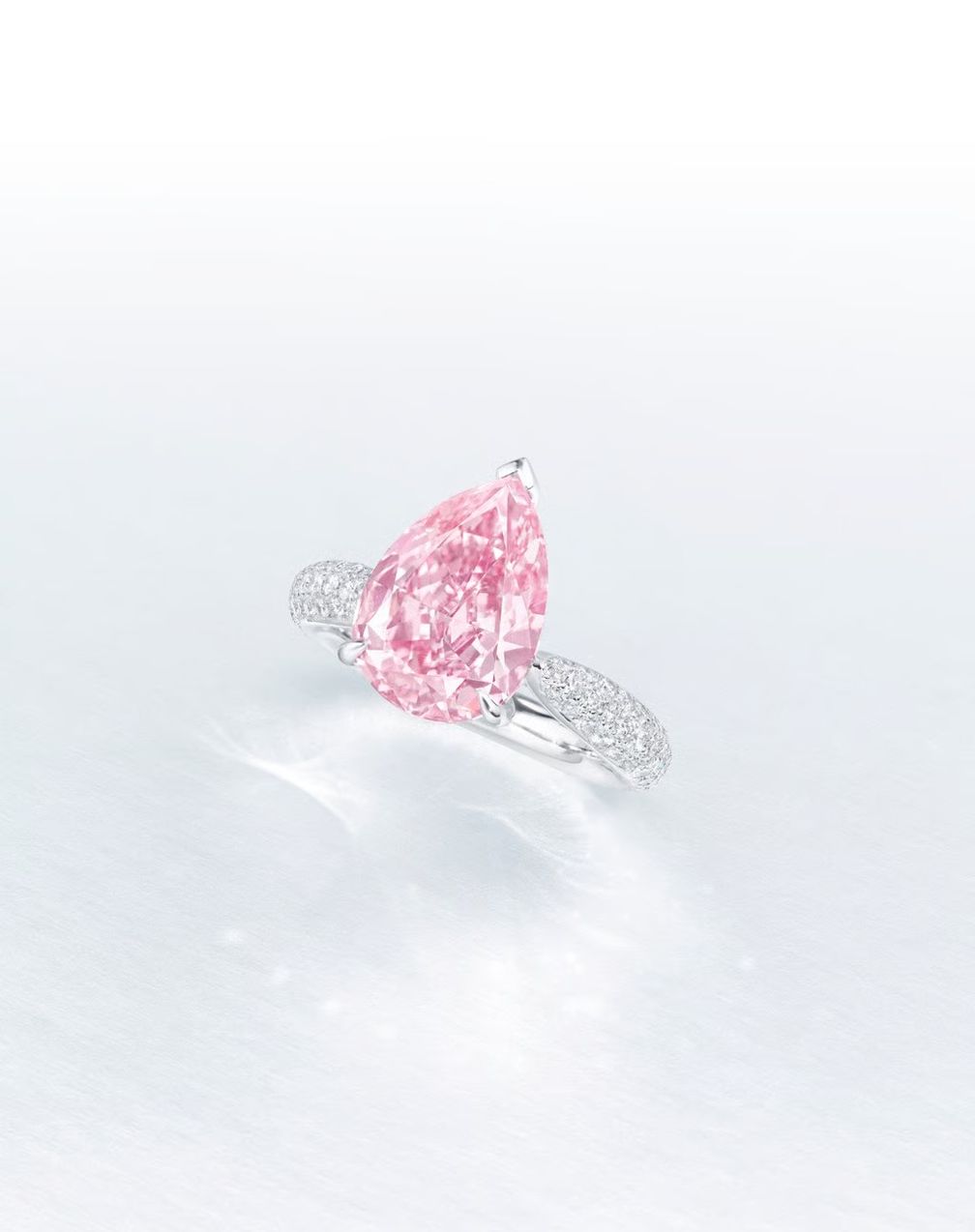 Кольцо с розовым бриллиантом на аукционе Christie’s в Гонконге