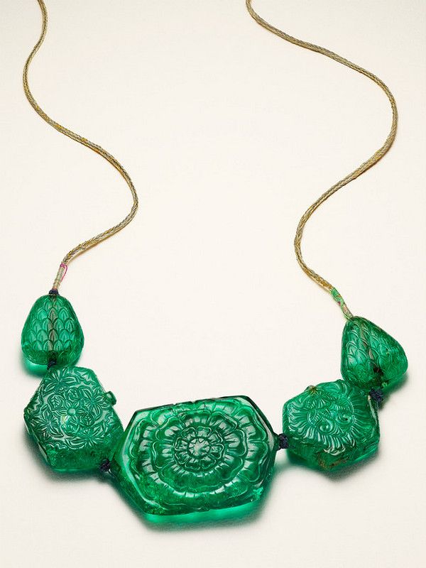 Ожерелье династии Великих Моголов с резными изумрудами