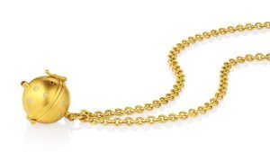 Медальон-сфера от Дейл Хернсдорф скрывает ослепительный секрет Медальон-сфера от Дейл Хернсдорф скрывает ослепительный секрет