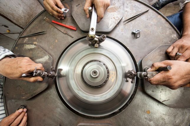 Индийский экспорт бриллиантов сократился на 35 %