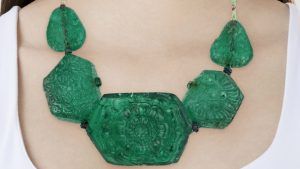 Историческое изумрудное колье продано за $ 6,2 млн