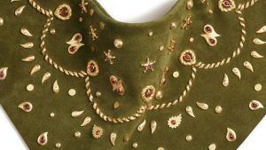 Драгоценная бандана от Мари Лихтенберг привлекает всеобщее внимание Драгоценная бандана от Мари Лихтенберг привлекает всеобщее внимание