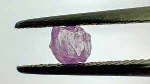 На руднике Даявик найден фиолетовый алмаз весом 0,45 карата На руднике Даявик найден фиолетовый алмаз весом 0,45 карата