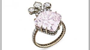 Розовый бриллиант продан за рекордные $ 14 млн