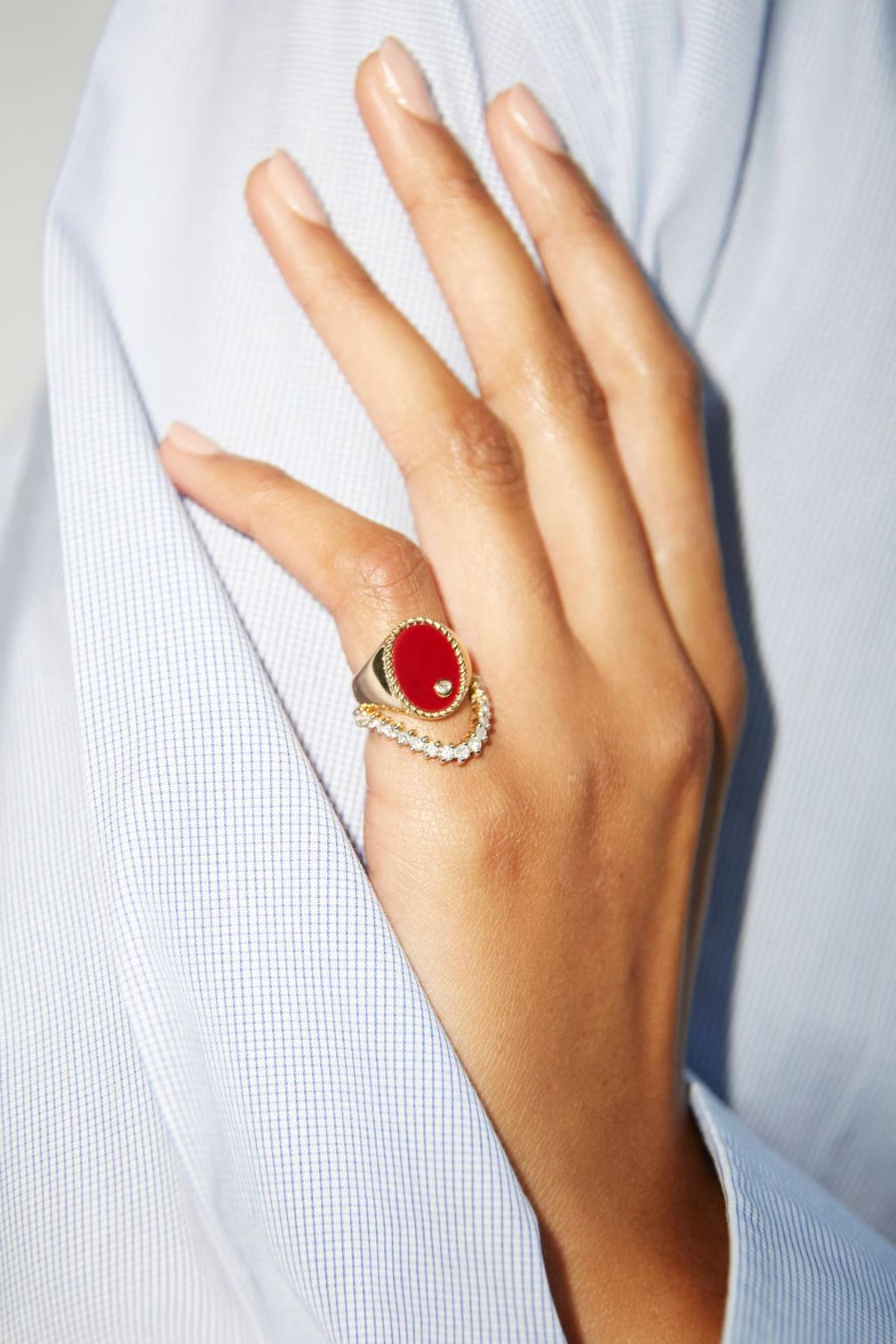 Кольцо с печаткой от Yvonne Léon овальной формы из 9-каратного желтого золота с бриллиантами и красным агатом 