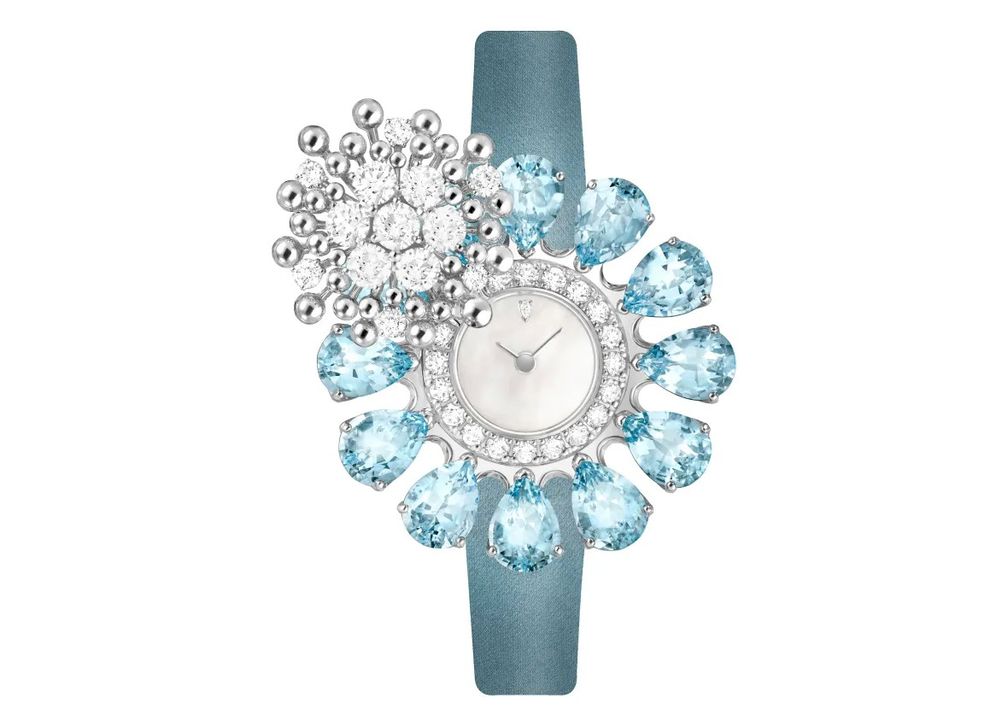 Часы с секретом из белого золота, аквамарина, бриллиантов и белого перламутра. Коллекция Fleurs d’Hawaï