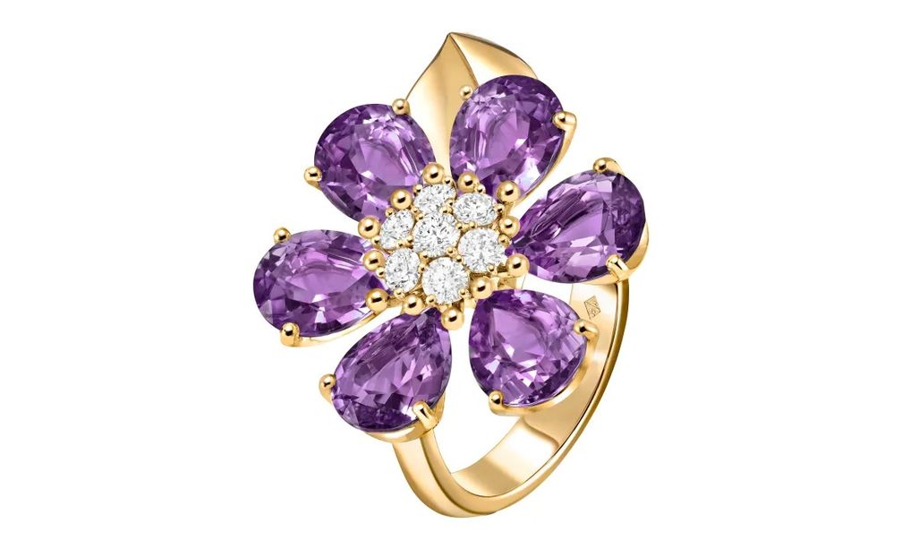 Кольцо из желтого золота, аметистов и бриллиантов. Коллекция Fleurs d’Hawaï