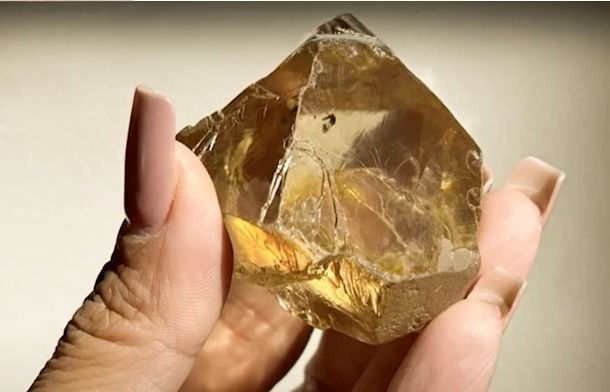 Второй по величине алмаз в истории Бразилии