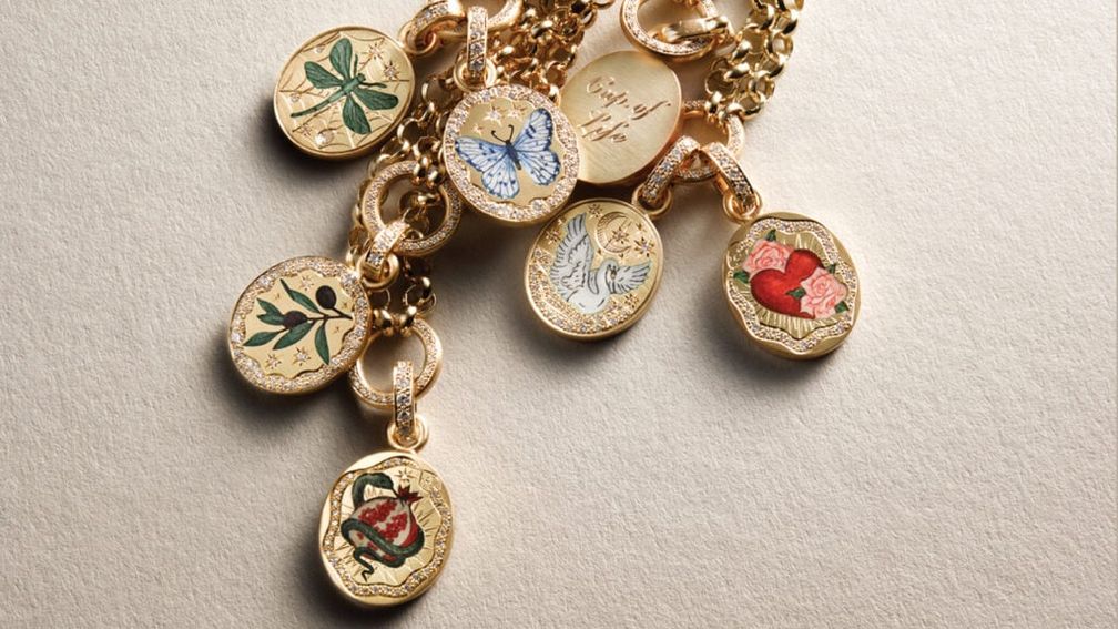 Ожерелья с кулонами из золота с эмалью от Cece Jewellery (фото: Cece Jewellery)