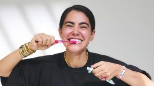 Свежая коллекция ювелирных украшений от Надин Гон, вдохновленная уходом за зубами Свежая коллекция ювелирных украшений от Надин Гон, вдохновленная уходом за зубами