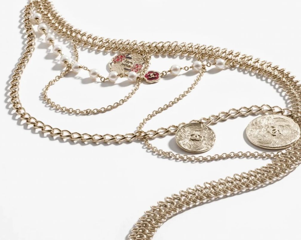 Дизайнерские цепочки для тела, пока пляжный сезон в разгаре