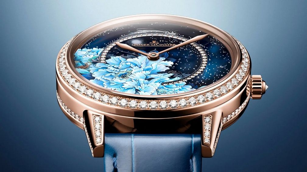 Благодаря совершенно новому калибру на циферблате Jaeger-LeCoultre Rendez-Vous «случайным образом» появляется серебряная падающая звезда Благодаря совершенно новому калибру на циферблате Jaeger-LeCoultre Rendez-Vous «случайным образом» появляется серебряная падающая звезда