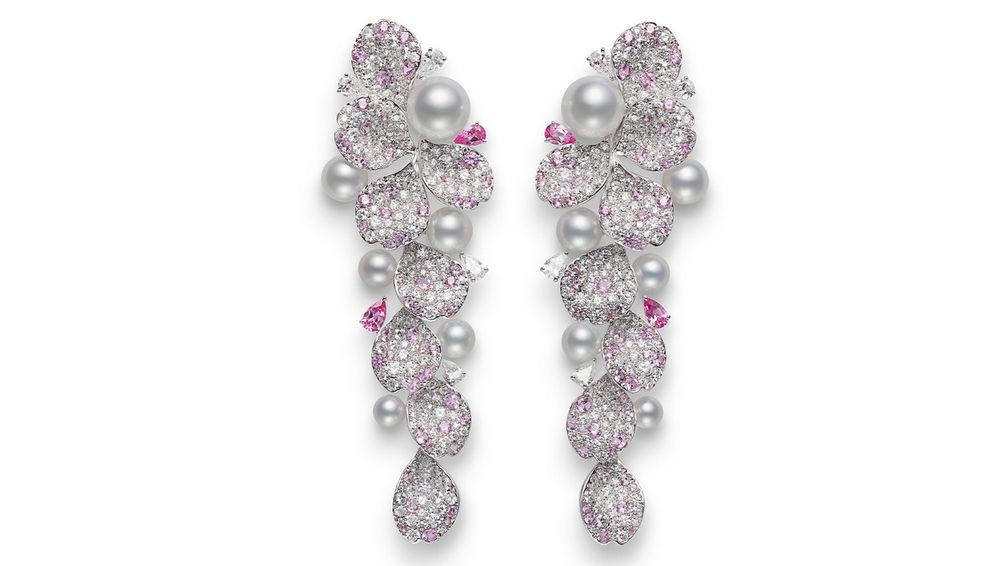 Серьги Les Pétales из 18-каратного белого золота с культивированным жемчугом акойя, сапфирами и бриллиантами Серьги Les Pétales из 18-каратного белого золота с культивированным жемчугом акойя, сапфирами и бриллиантами