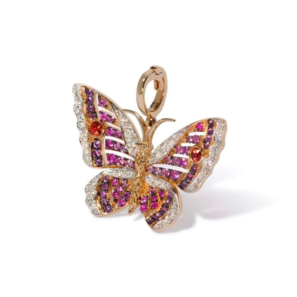 В коллекцию украшений Mythology от Annoushka вошли подвески «Бабочка», «Пчела», «Ромашка» и «Стрекоза» В коллекцию украшений Mythology от Annoushka вошли подвески «Бабочка», «Пчела», «Ромашка» и «Стрекоза»