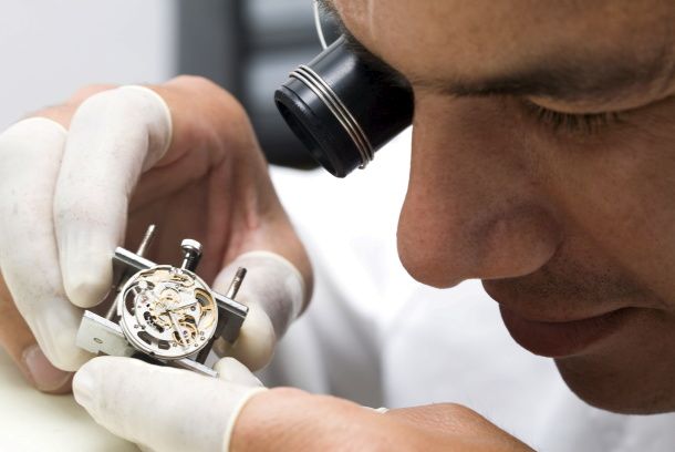 Рабочие места тысяч швейцарских часовщиков под угрозой