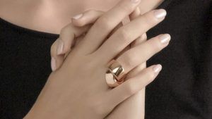 Richemont: Продажи ювелирных изделий выросли, а часов – упали