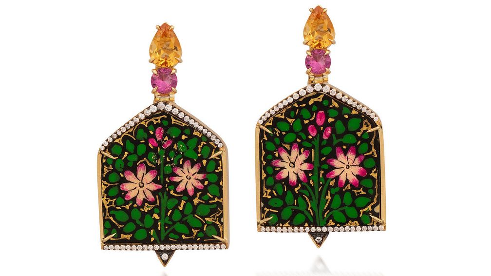 Серьги в форме окна с папье-маше в розовом цветочном узоре, бриллиантами 0,62 карата, розовыми турмалинами 0,90 карата и цитринами 2,09 карата в 18-каратном желтом золоте 