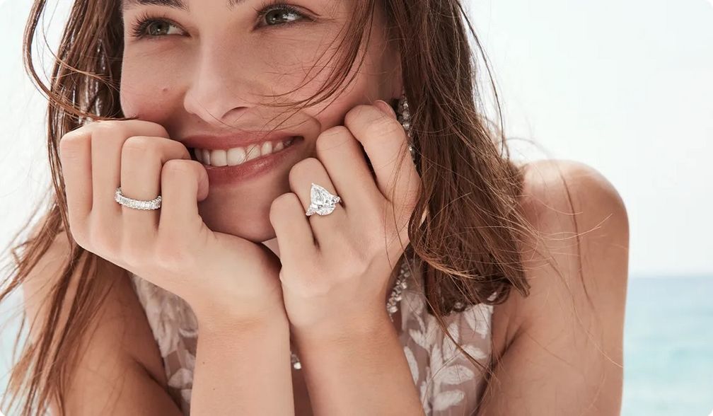Смелые и эффектные помолвочные кольца с бриллиантами грушевидной формы