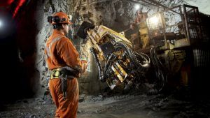 Сотни работников были уволены на убыточной алмазной шахте Экати