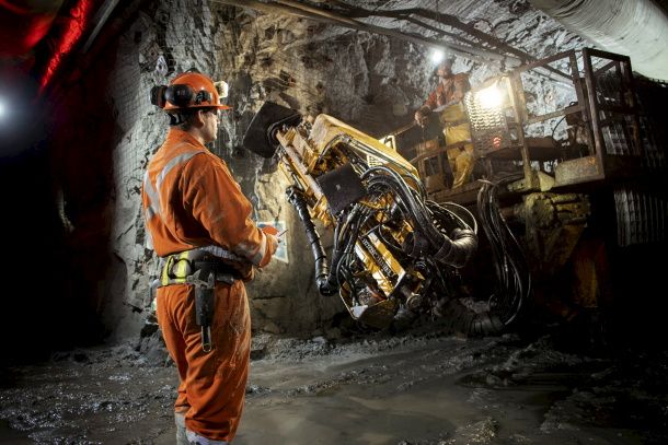 Сотни работников были уволены на убыточной алмазной шахте Экати