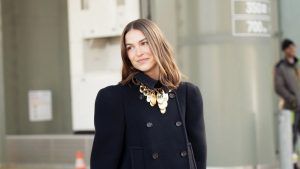 Вот как будут носить ожерелья этой осенью