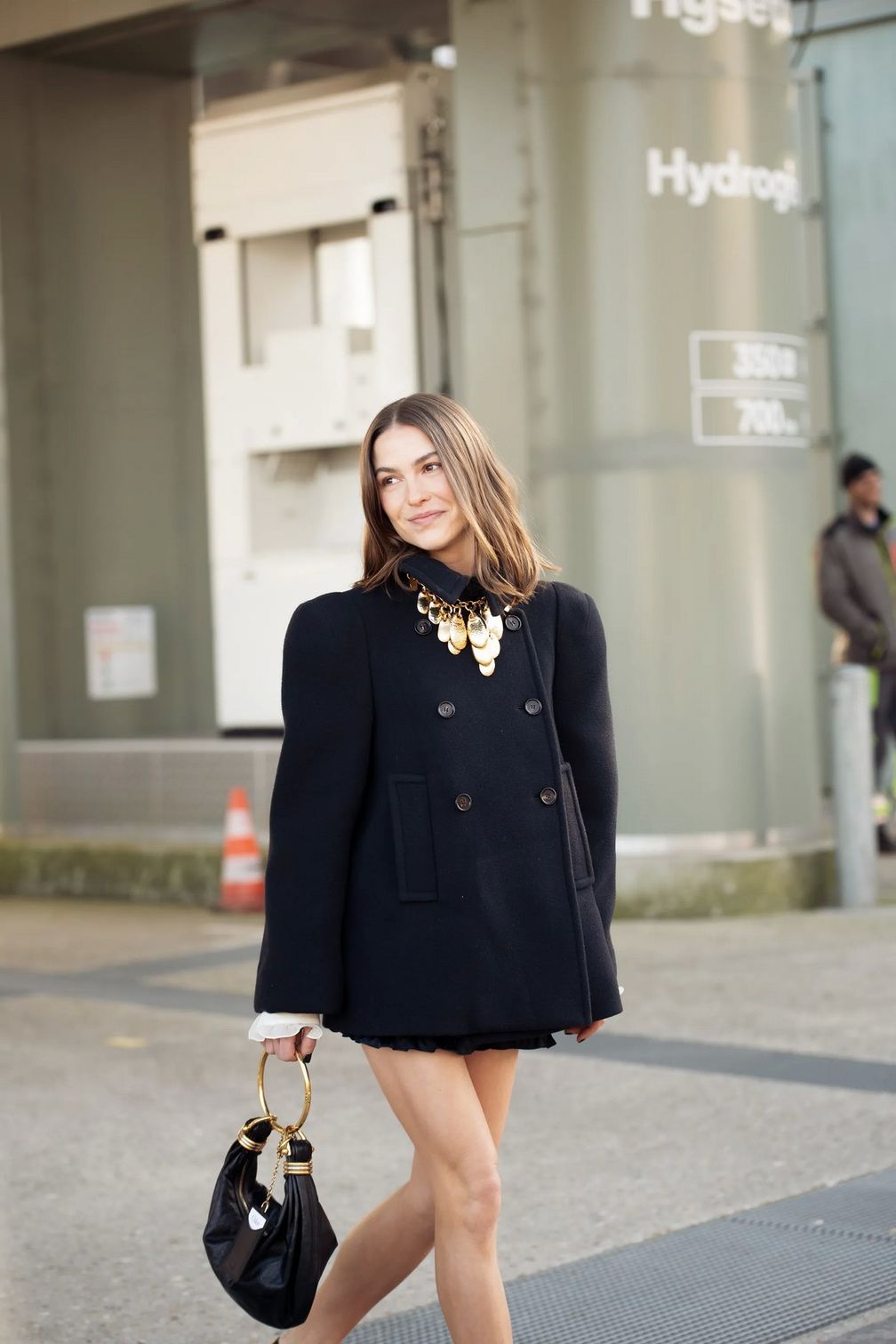 Вот как будут носить ожерелья этой осенью