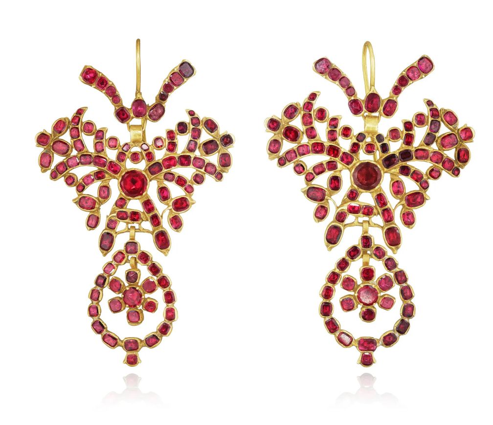 Ювелиры считают, что в наши дни винтажные украшения – выгодная покупка