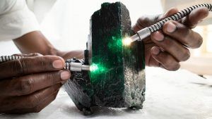 Изумруд весом 11 685 карат добыт на руднике Кагем в Замбии