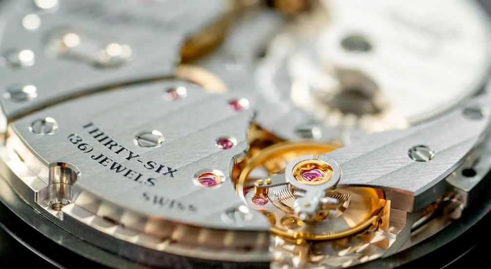 Часы оснащены мануфактурным калибром L.U.C 96.31-L с эксклюзивным модулем Four Seasons. Фото: Chopard