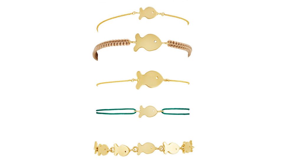 Разнообразные браслеты от CCWW Designs с изображением крекеров в форме золотой рыбки из 14-каратного золота 