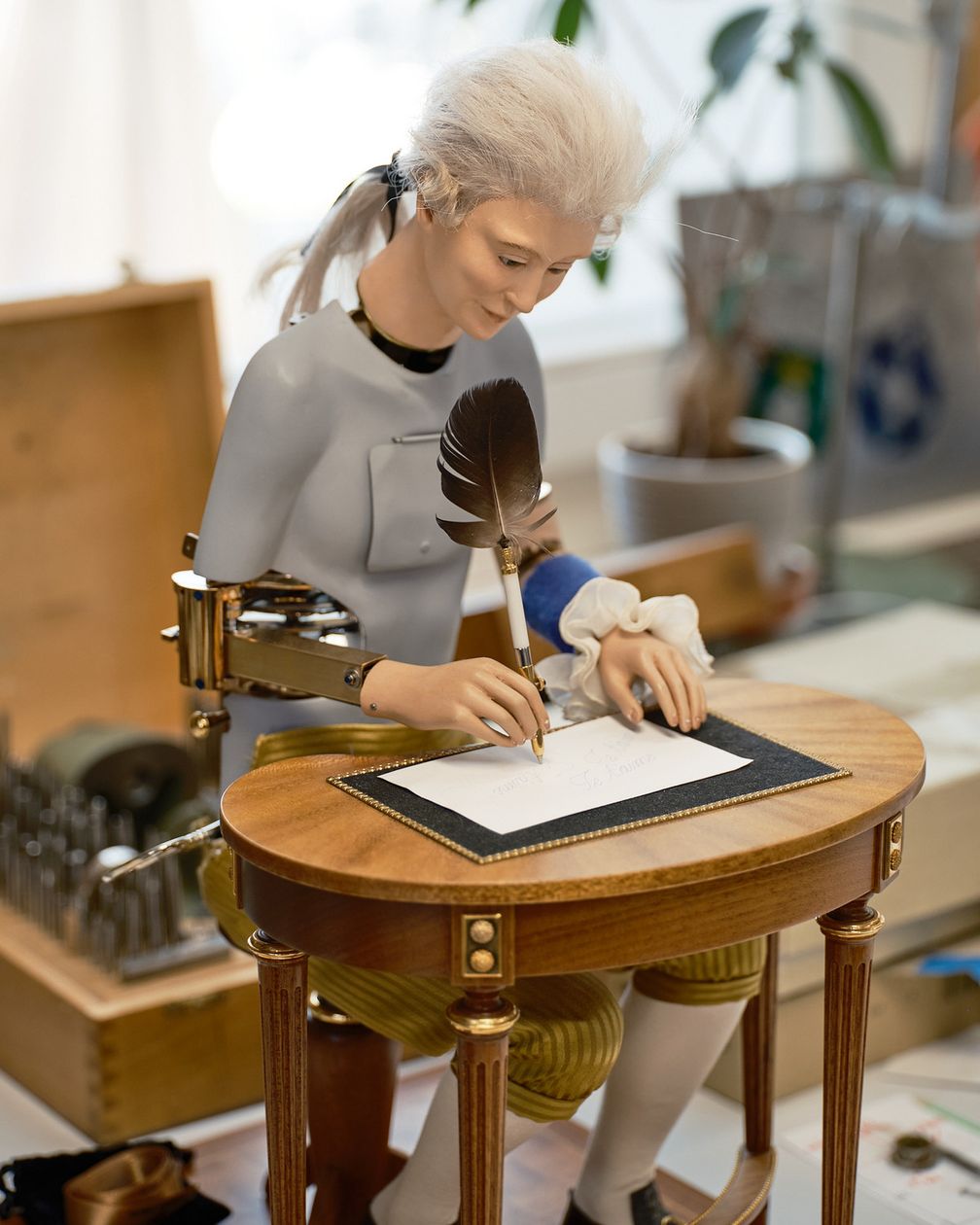 Мастерская Франсуа Жюно, где он черпает вдохновение в японской культуре и традициях робототехники. Особый интерес для него представляют деревянные автоматоны, созданные в период Эдо