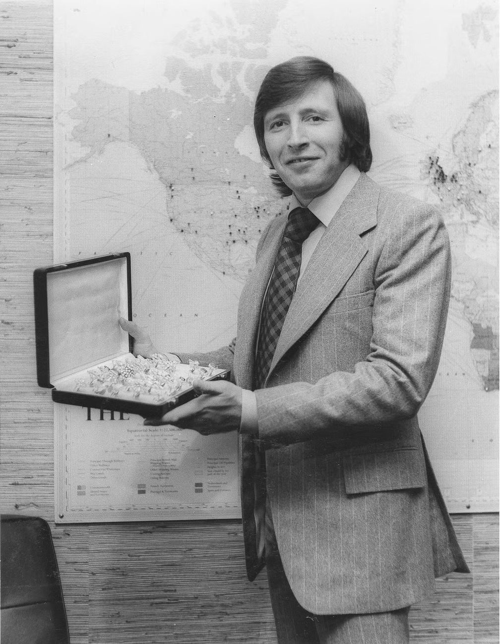 Глубоко ценя драгоценные камни, Лоуренс Графф основал дом Graff в 1960 году Глубоко ценя драгоценные камни, Лоуренс Графф основал дом Graff в 1960 году